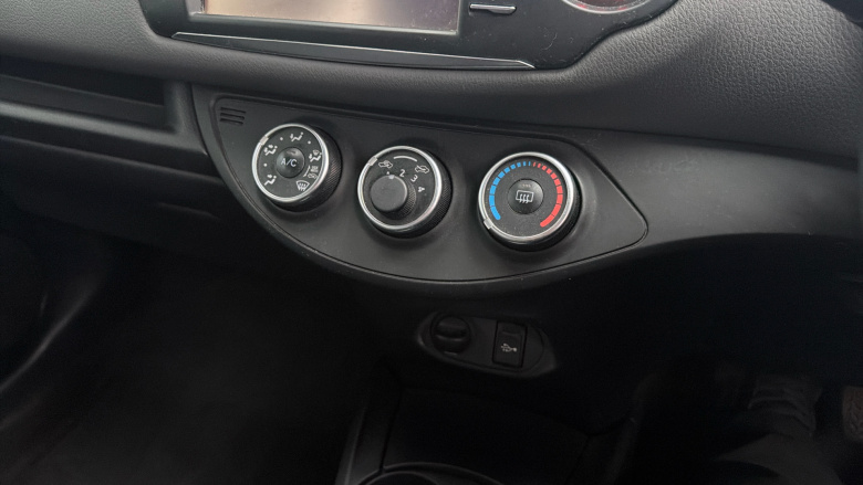 Toyota Yaris 1.5 VVT-i Icon Tech 5dr Petrol Hatchback